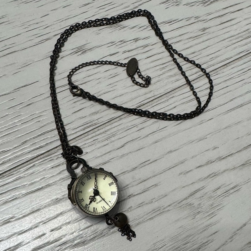 Retro Steampunk Quartz
Pocket Watch Black/Bronze
Necklace Chain